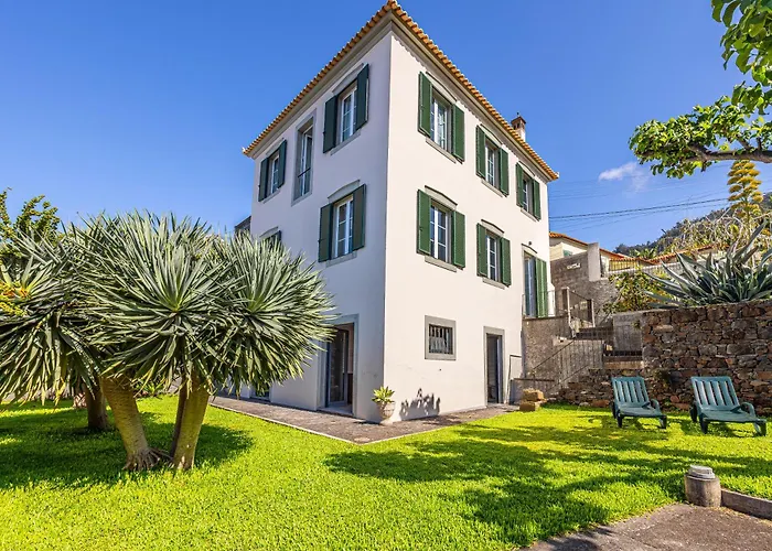 Villa Calheta Traditional *