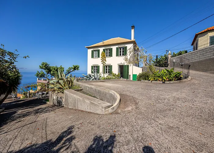 Calheta Traditional Willa